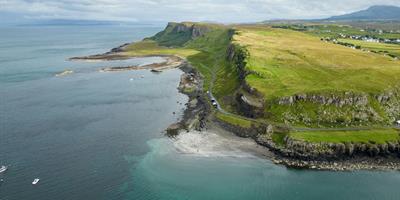 an corran beach staffin isle of skye scotland   johnny briggs unsplash?400x200;crop