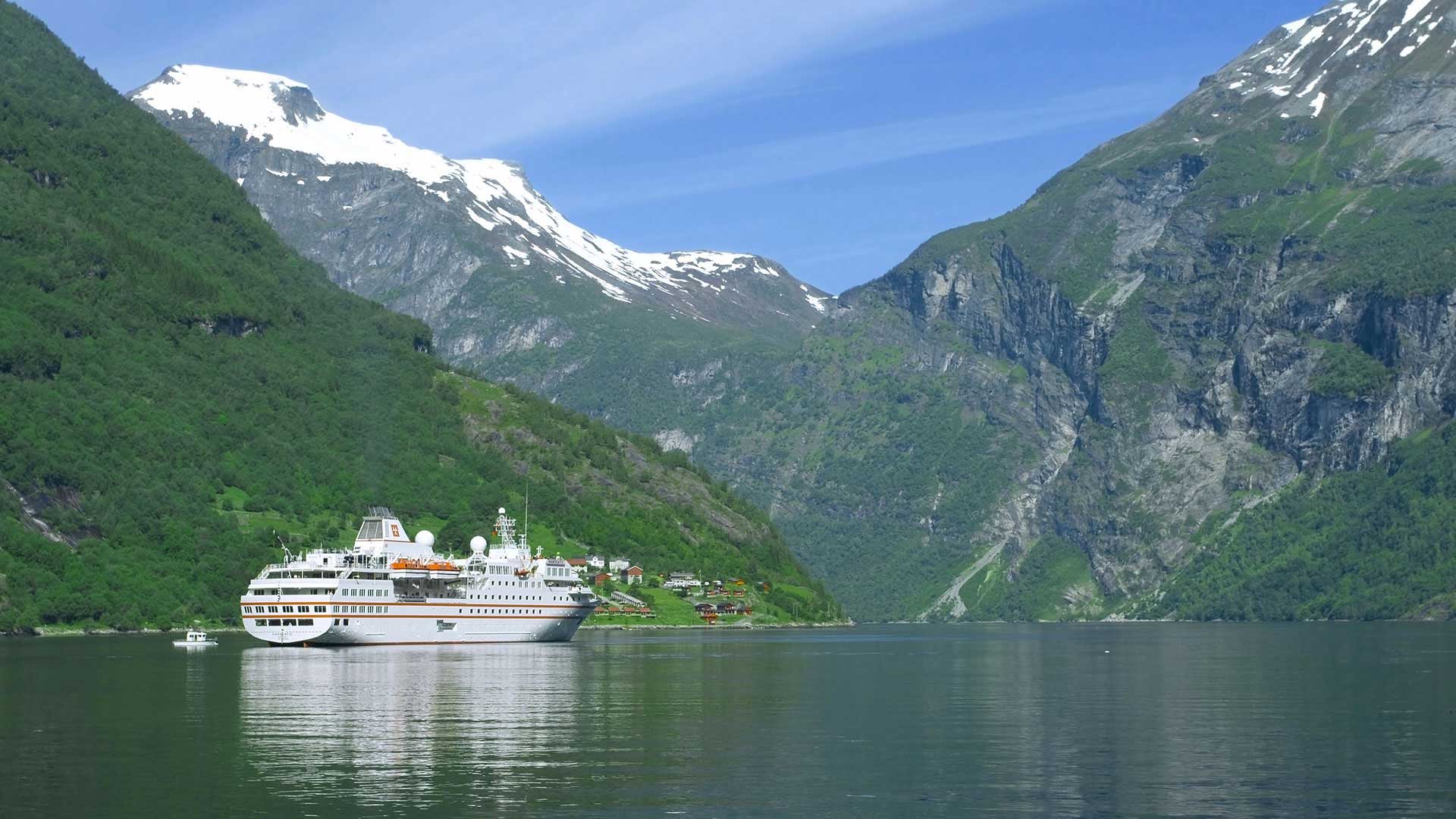 boat on geirangerfjord