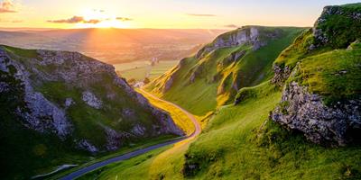 golden sunrise at winnats pass in the peak district england 1