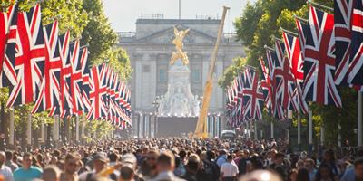 people gathered for the queens platinum jubilee in london?400x200;crop