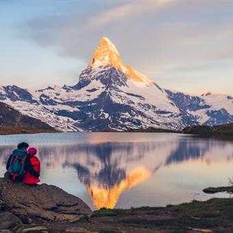 romantic couple at sunrise from lake stellisee swiss alps matterhorn peak