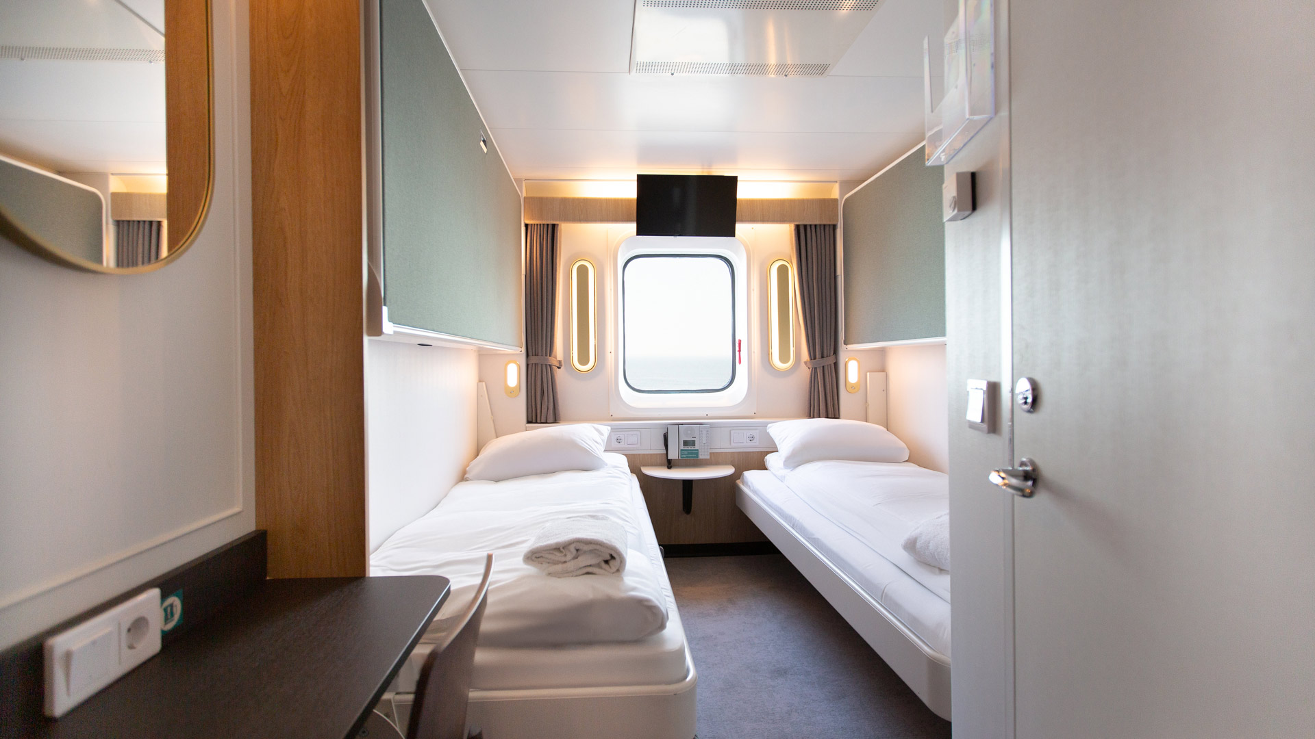 standard cabin sea view crown go nordic cruiseline