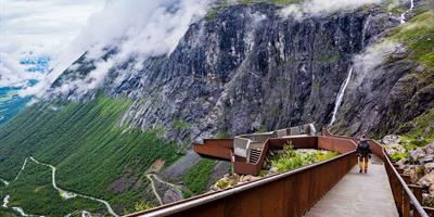Viewing platform over Trollstigen?400x200;crop