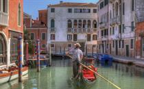 venice gondola ride