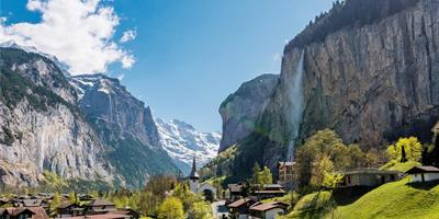 View of Lauterbrunnen in the Bernese Alps?400x200;crop